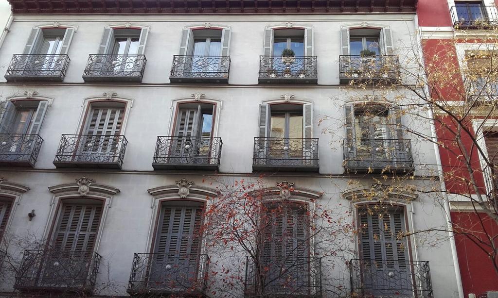 Apartamentos Plaza De Espana Madrid Exterior photo